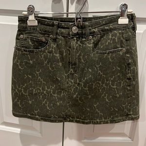 American eagle green snakeskin skirt